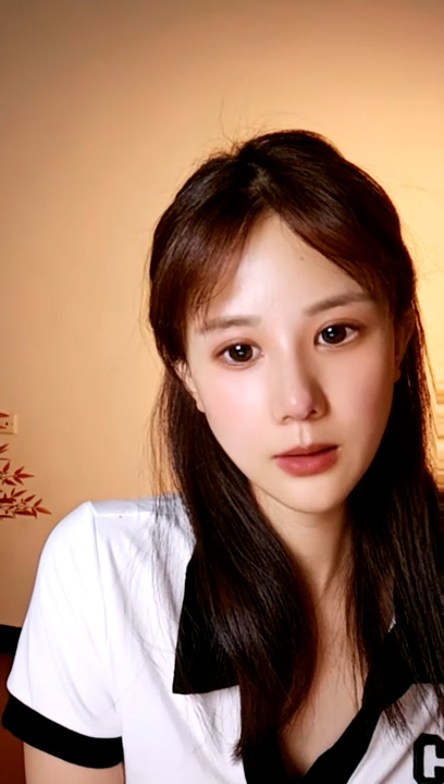 大二9分颜值女神！放假下海收费房！漂亮大眼睛甜美，细腰美臀脱下内裤，多毛骚穴翘起屁股，摆弄各种姿势