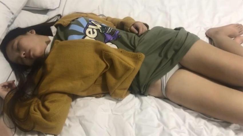 极品美少妇3 P前怼后操干了30分钟这也太耐操了