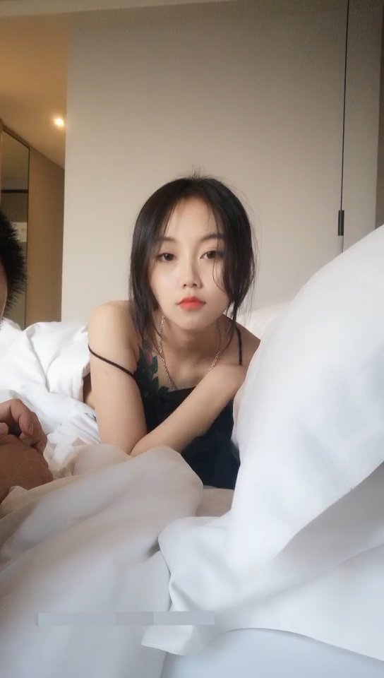 喵柒柒推荐——御姐范高颜值性感美女,毛少逼粉,爱不释手各种狂操 要干哭了